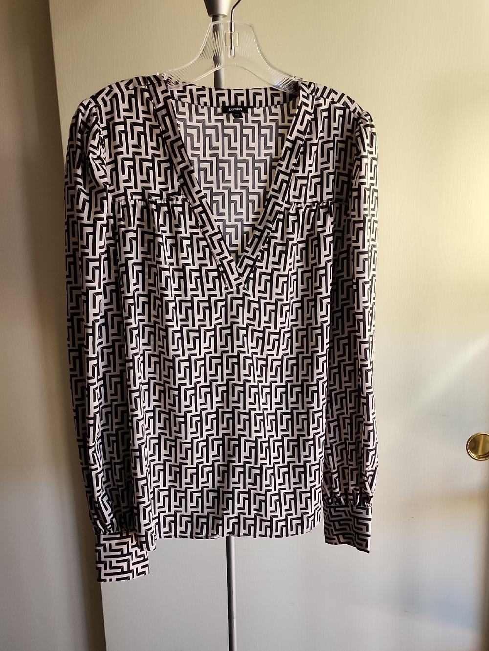"Express" Geometric Print Top/Blouse 🖤